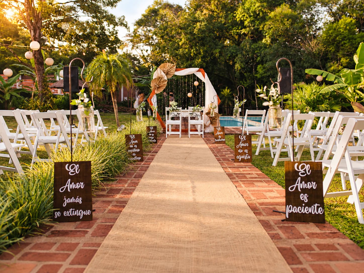 Ceremonia preparada en el jardín de Complejo Ysyry